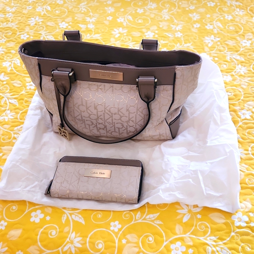 Calvin Klein tan and gold handbag with matching wallet and dustbag too!